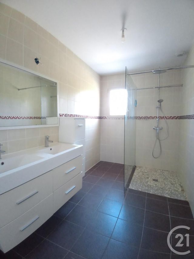 Maison &agrave; louer - 4 pi&egrave;ces - 89,40 m2 - St Martin Le Vieux - 87 - LIMOUSIN